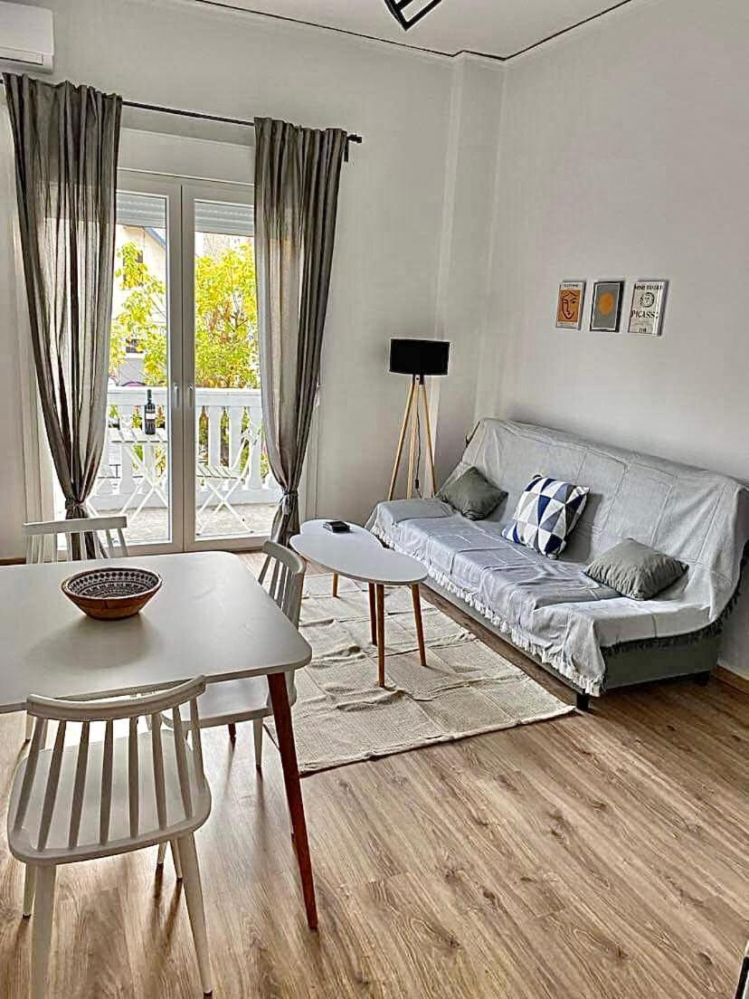 Comfortable Apartment In The City Center Athena Bagian luar foto